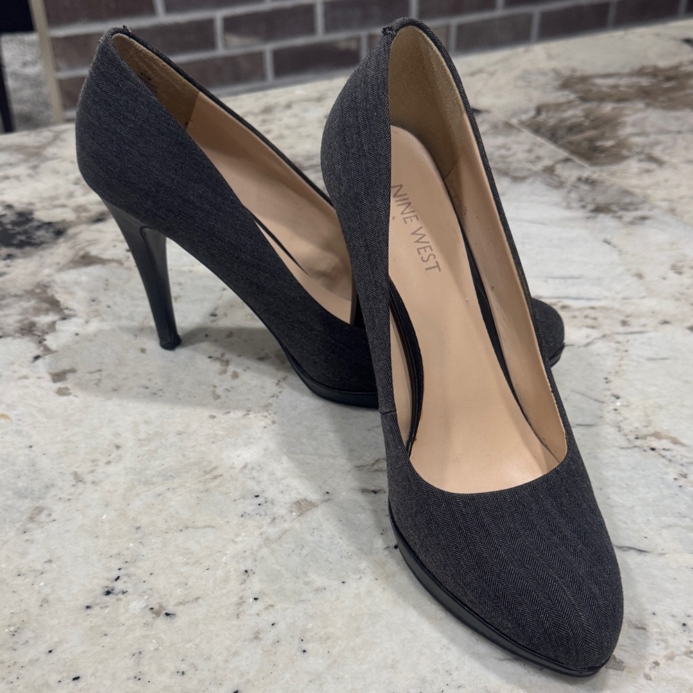 Nine West Women's Charcoal Gray Heels size 8 1/2